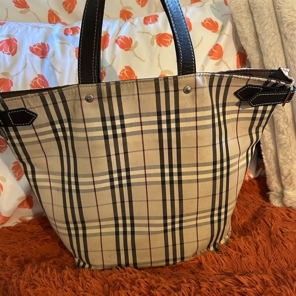 Burberry Cream and Black Tote Bag with Iconic Design 💥Blue Label